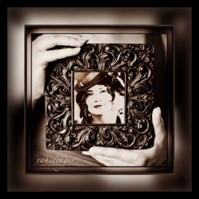 �er�eveler i�inde ge�iyor zaman..